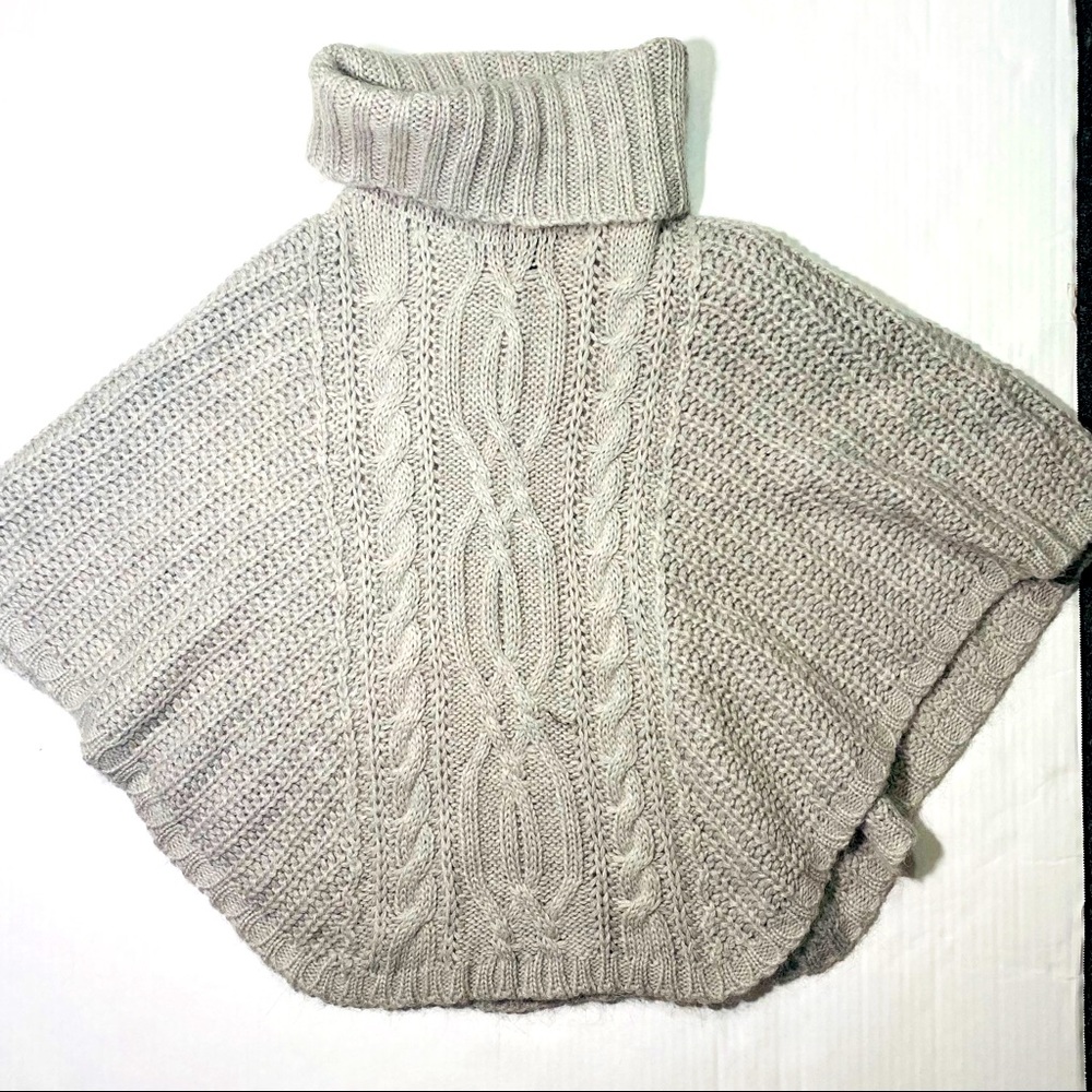 Caroll Paris Gray Cable Knit Mohair,Wool & Alpaca Blend Turtleneck Woman’s Shawl